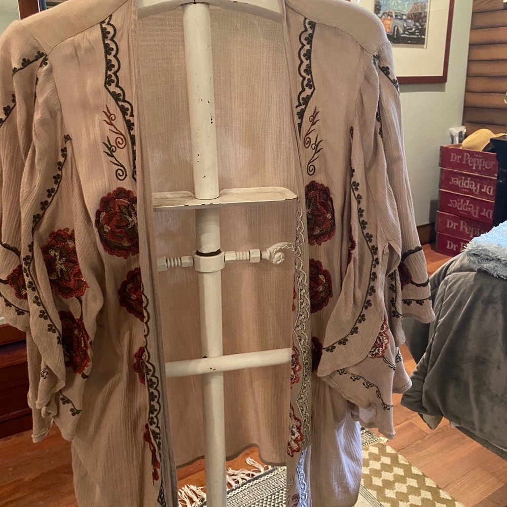 Embroidery cardigan. Light weight, medium length